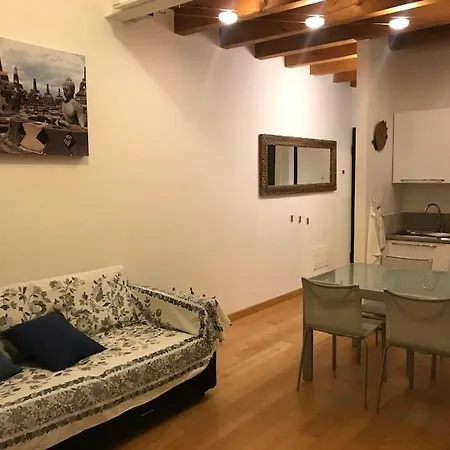 La Finestra Sul Cielo Del Porto Antico Di *