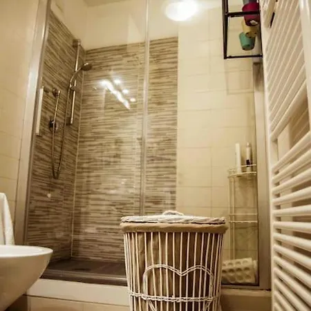 La Finestra Sul Cielo Del Porto Antico Di