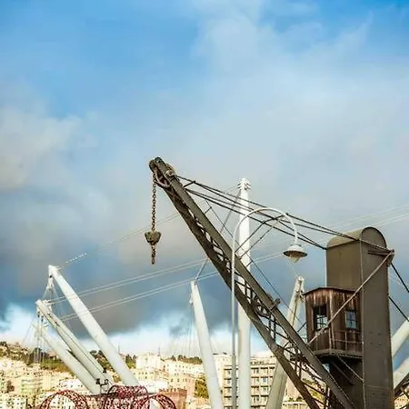La Finestra Sul Cielo Del Porto Antico Di