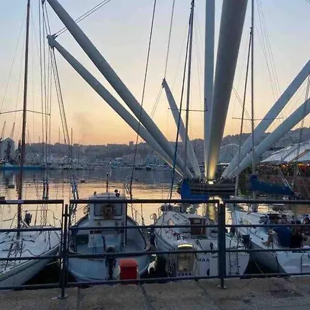 La Finestra Sul Cielo Del Porto Antico Di * Genua