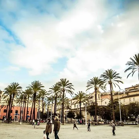 La Finestra Sul Cielo Del Porto Antico Di