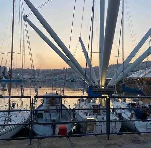 La Finestra Sul Cielo Del Porto Antico Di * جنوة