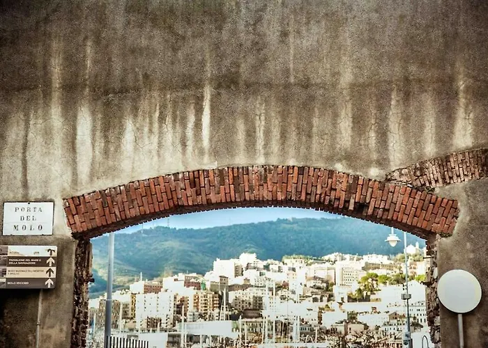 La Finestra Sul Cielo Del Porto Antico Di * جنوة